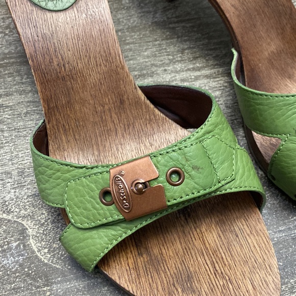 Lite green slip on sandals super cute with a pair of jeans shirt or skirt - Picture 2 of 6